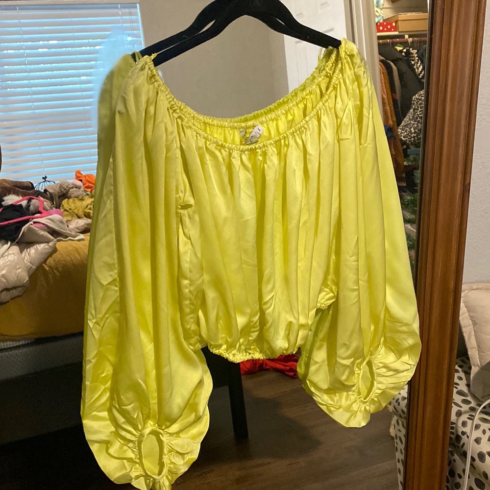 Like green bell sleeve top